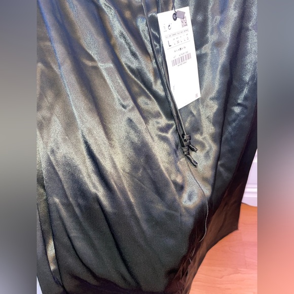 NWT ZARA SATIN EFFECT SKIRT🖤 - Picture 4 of 8